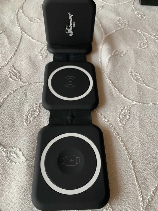 Безжично зарядно с комплект кабели BOLERO Memorii 2 в 1 Fairmont Dubai