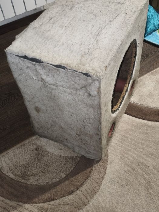 Продам короб на сабвуфер 12 торг есть