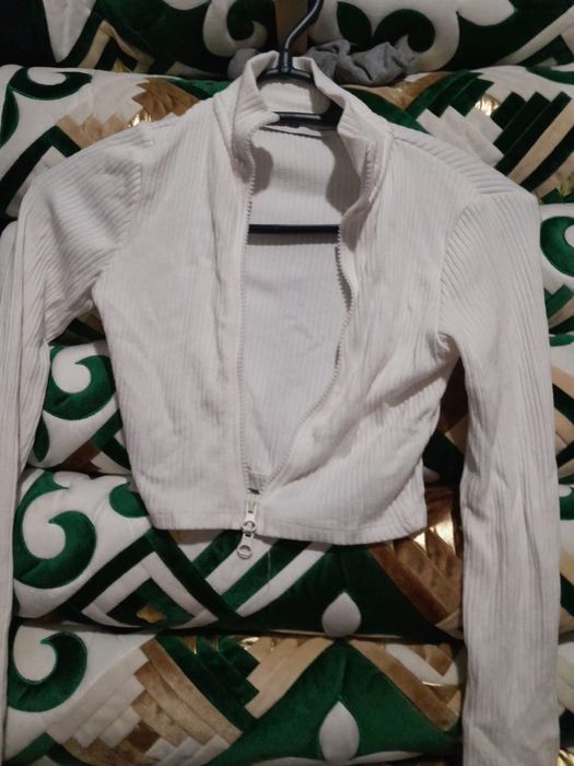 Әр түрлі киімдер.