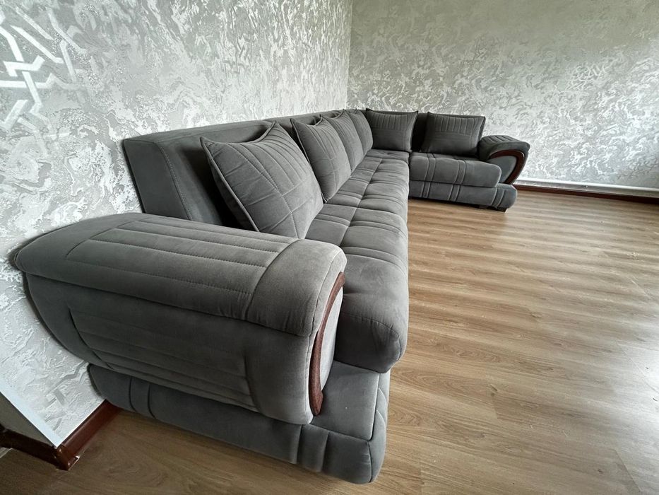 Продается большой угловой диван