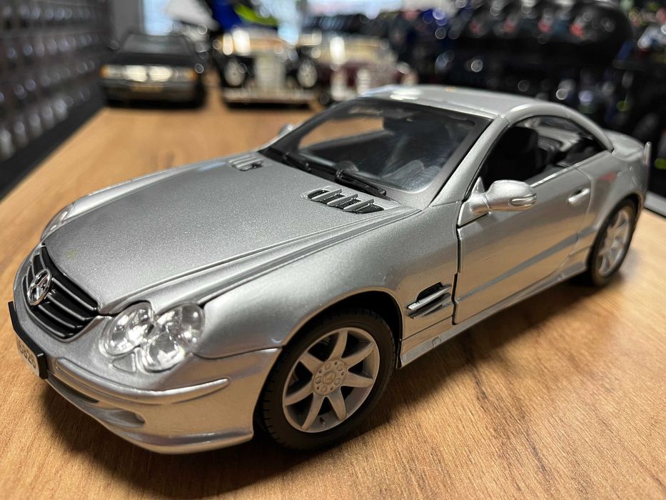 MOTOR MAX колекционерски модел MERCEDES SL500 ROADSTER 1999 г.1:18