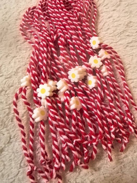 Продавам мартеници