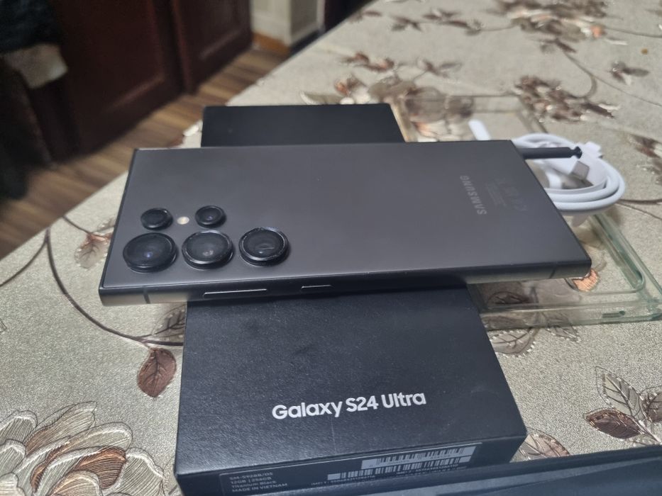 Samsung Galaxy S24 Ultra 256gb/Negru ca și nou