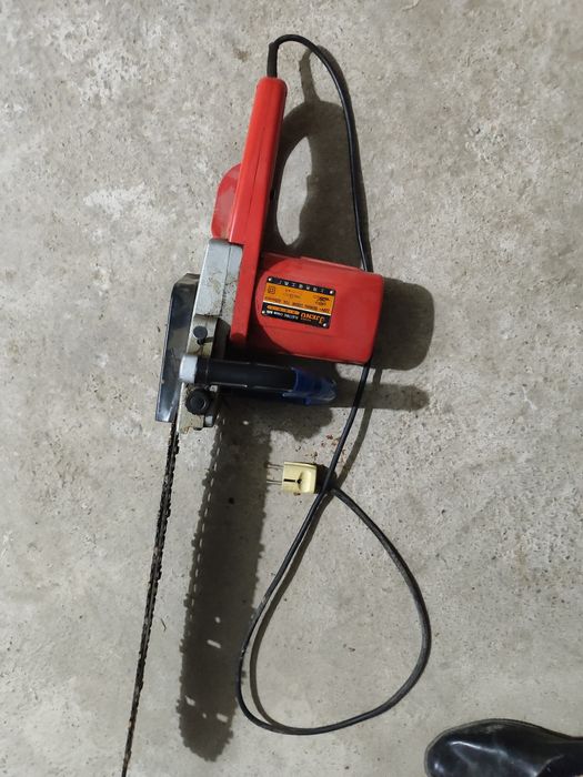 Электрическая пила