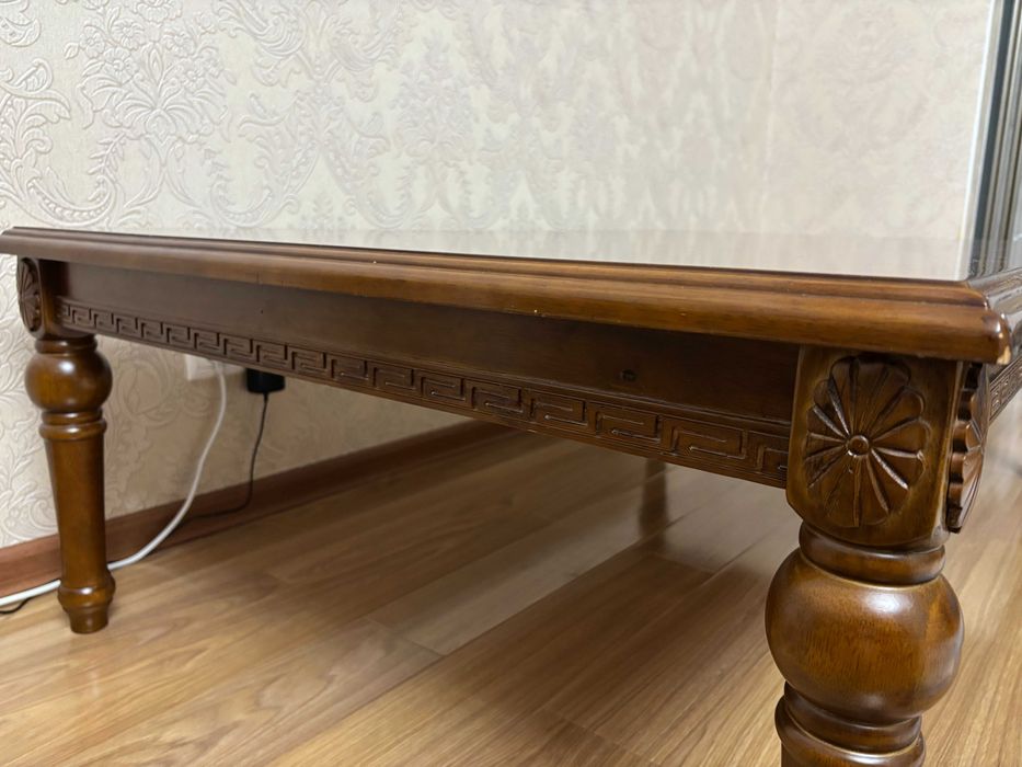 Стол деревяный, низкий