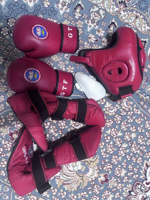 Продаётся форма и экипировка для тхэквондо (GTF).