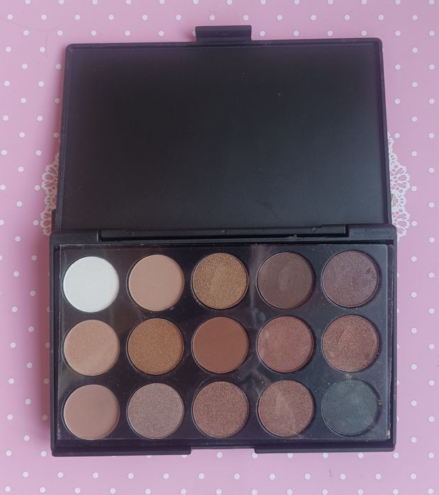 Палетка теней Huda Beauty