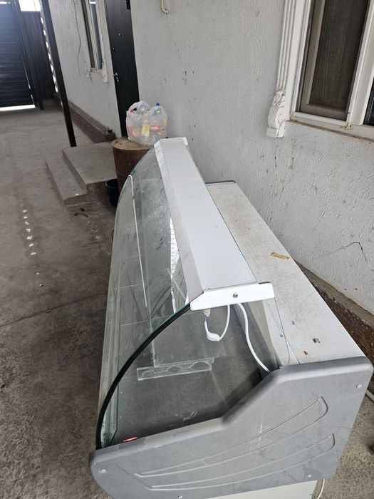 Витринный Холодильник