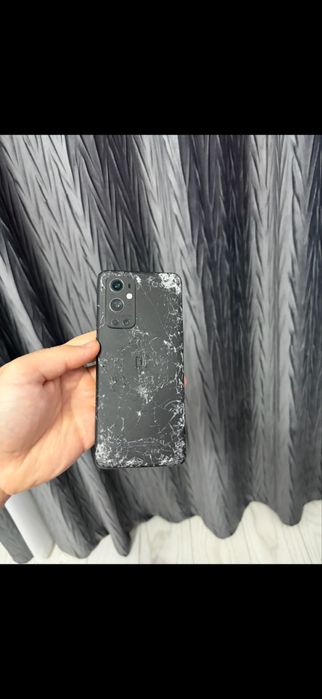 Vand oneplus 9 pro  pentru piese