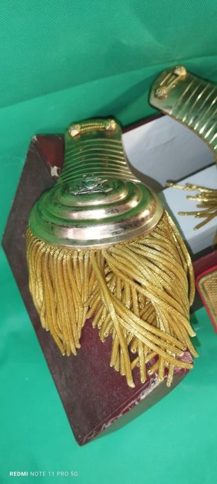 Еполети ордени медали пагони нашивки отличия