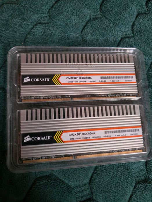 Memorie RAM Corsair 2x2GB dual-chanel, DDR3, 1600MHz