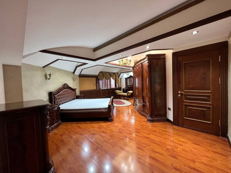 Продаётся 5ти комнатная квартира,ул Шахрисабзская, Габус