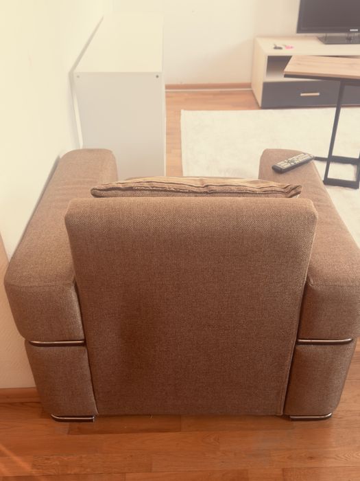 Отлам диван и кексло даром