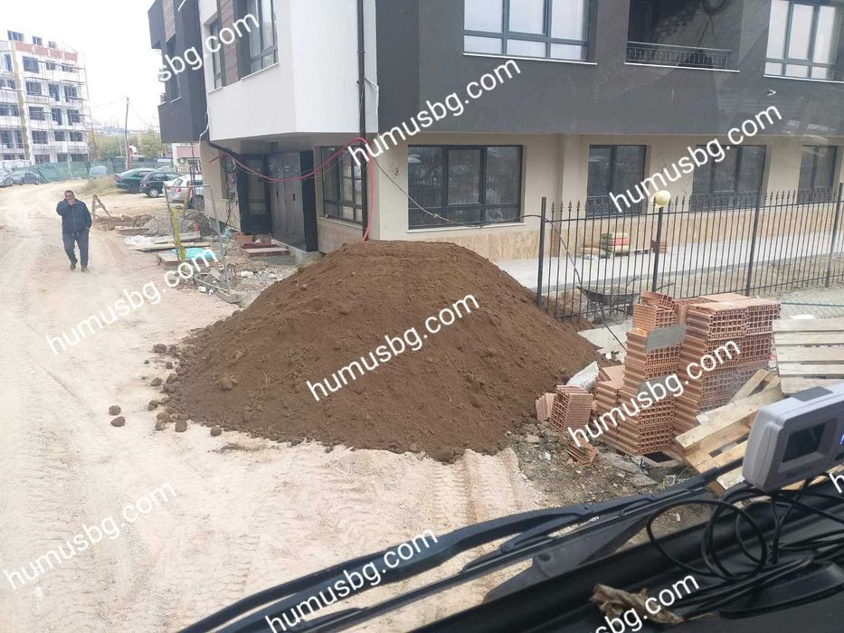 Доставка на хумус - почва за озеленяване /humusbg.com/