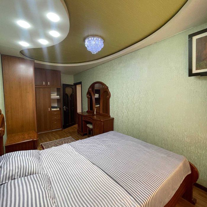 Продам В Ойбек 3/3/4 80м2 Кирпичный