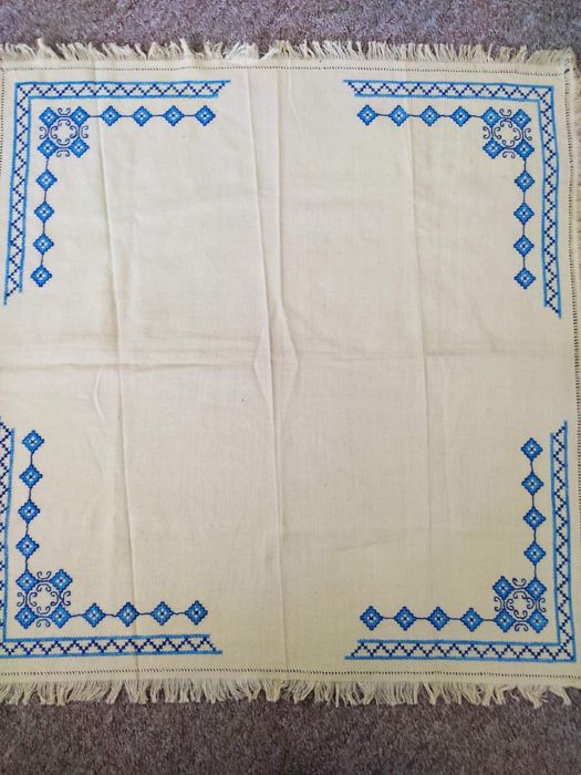 Ново каре с бродерия