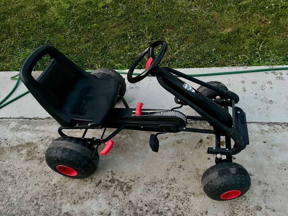 Kart cu pedale pentru copii