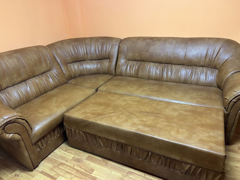 colțar extensibil din piele și fotoliu