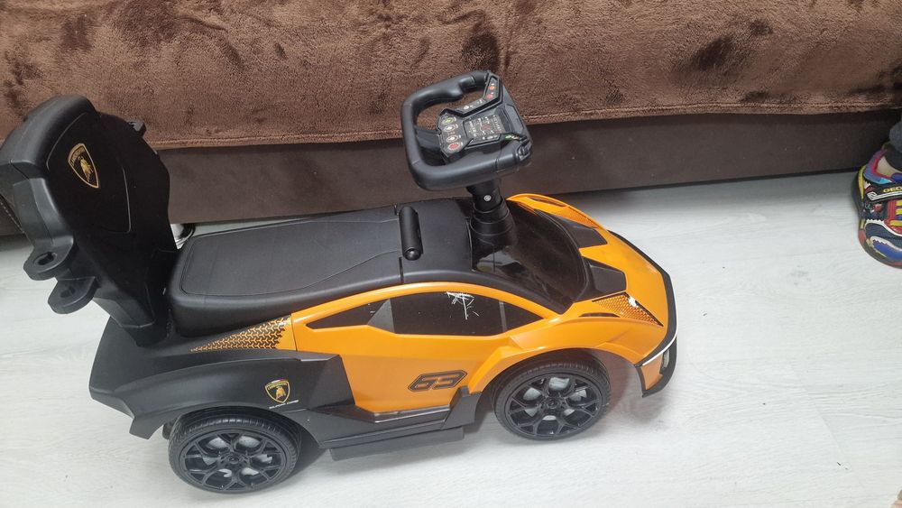 Masinuta Lamborghini ride-on cu sunete