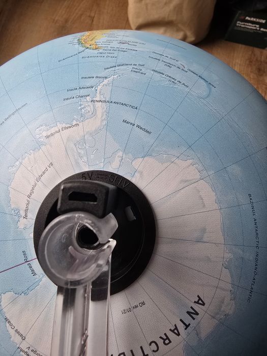 Glob interactiv Răspundel Istețel (Albi) – fără creion