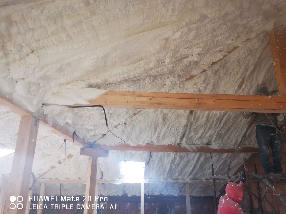 Izolatii cu spumă poliuretanică 30lei /mp