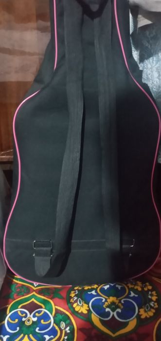 Classik gitara sotiladi