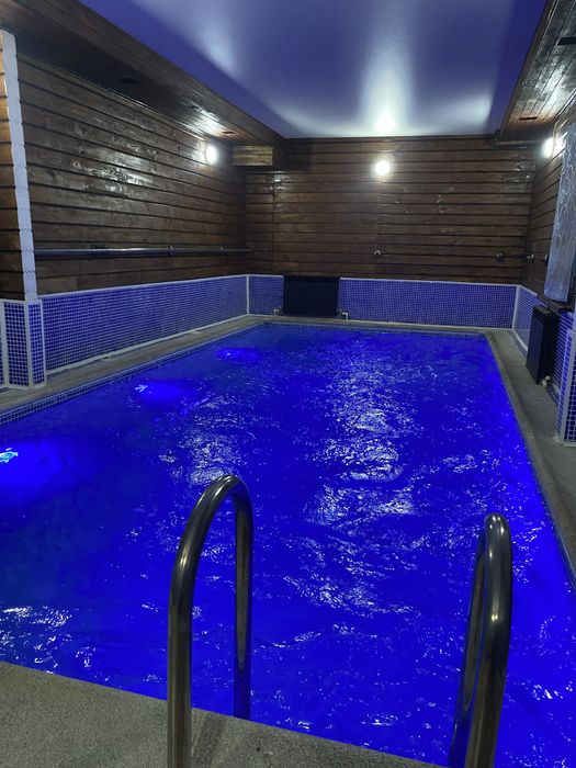 Коттедж с баней и бассейном