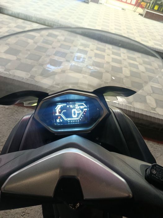 Skutr srochna sotiladi