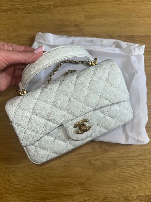 Дамска чанта в бял цвят