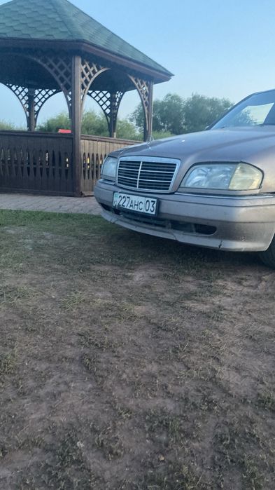 Продам Мерседес 202 2.8 обьем с класс