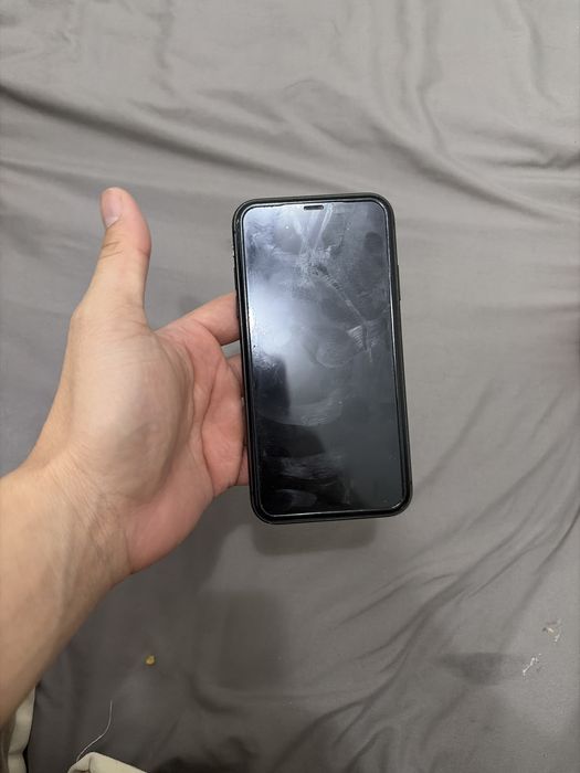 айфон 11 срочно продам