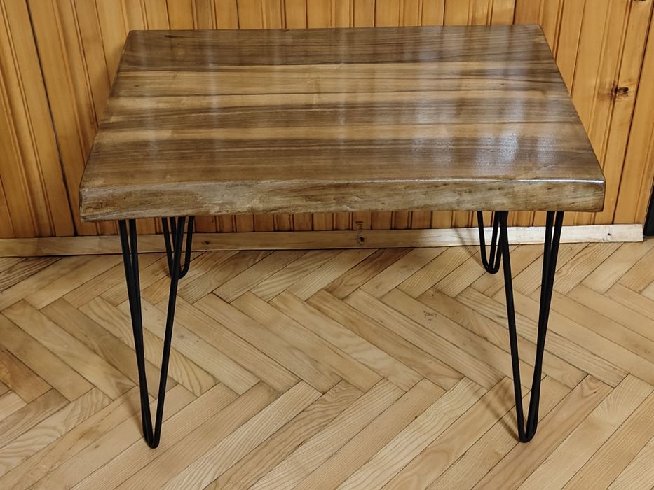 Помощни маси от масив