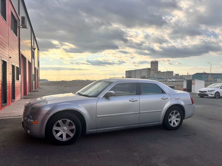 Срочно продам крайслер 300с