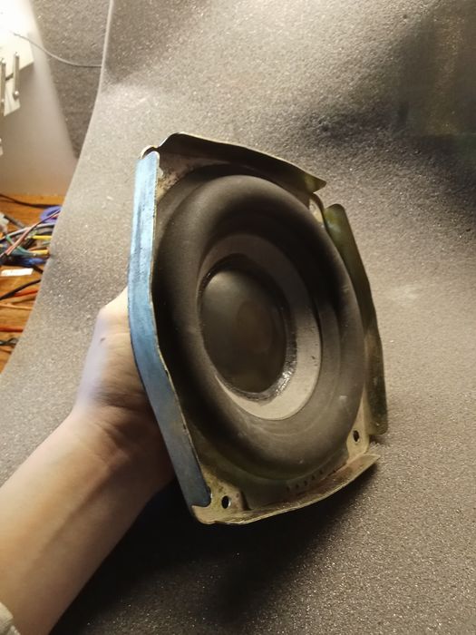 Продам автомобильный динамик BOSE