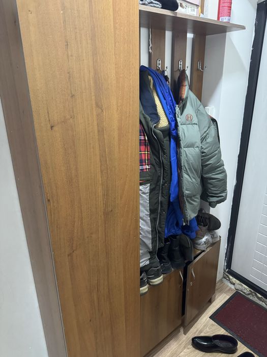 Продам Прихожую шкаф
