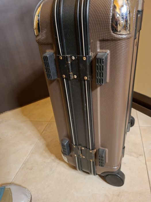 Куфар от  100% поликарбонат