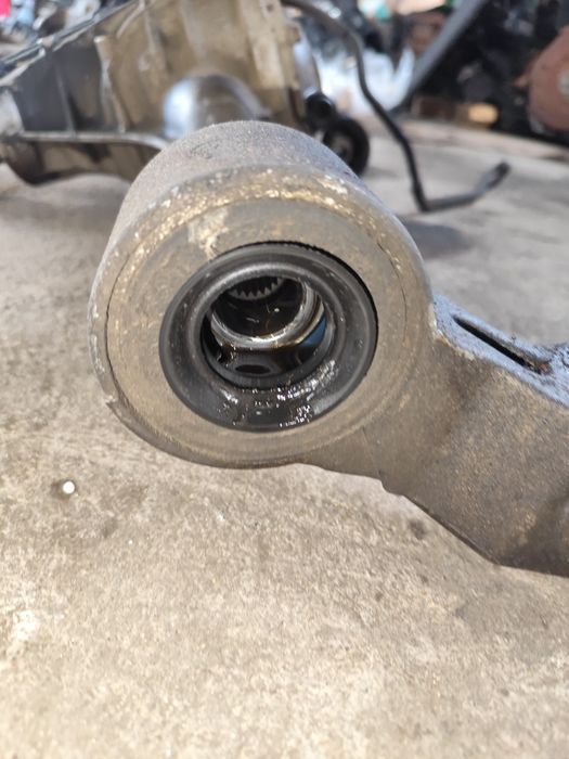 Преден диференциал -Nissan Navara D40 -2.5dci-174кс-2006г