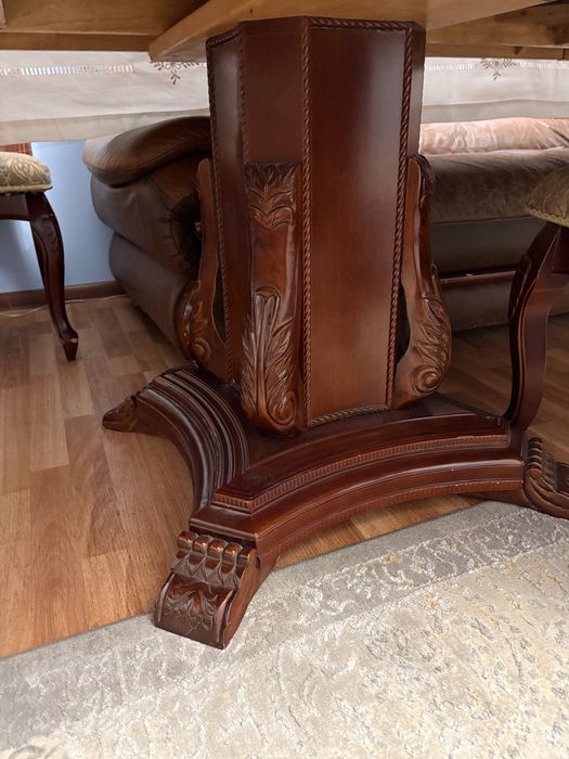 Стол гостиный в отличном состоянии