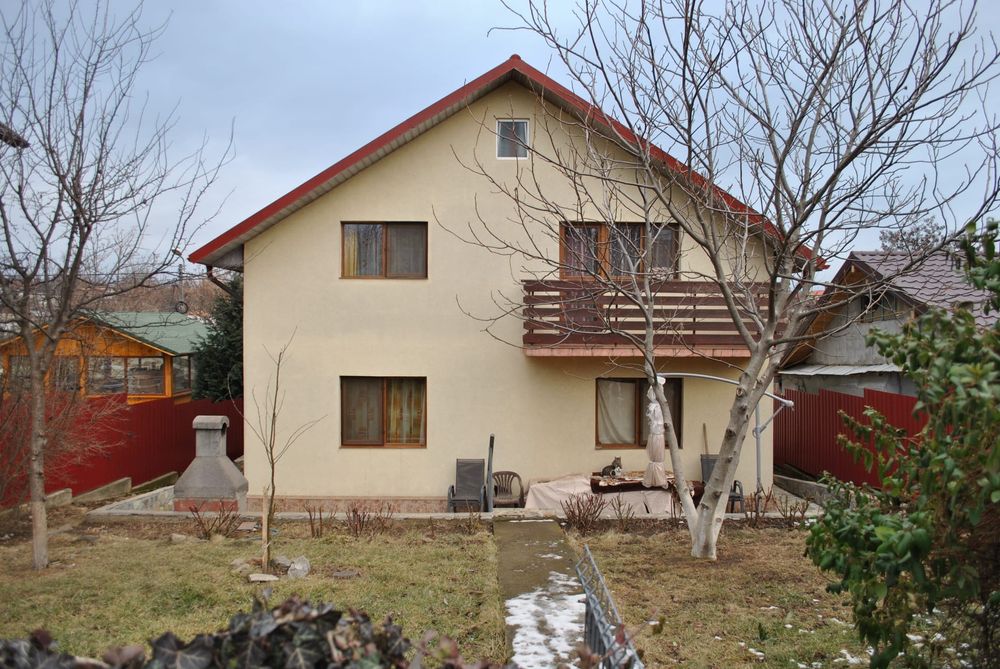 Casa de închiriat,tip duplex ,garaj+grădină!