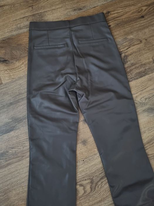 Кожен панталон на Зара