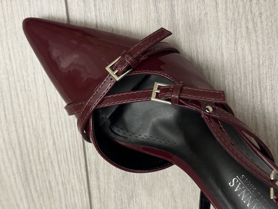 Туфли на низком каблуке