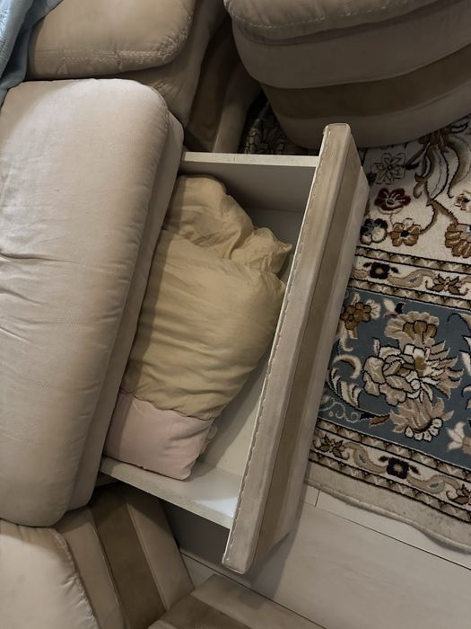 Диван угловой с пуфиком