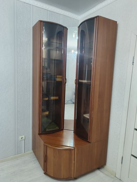 Продам угловой шкаф