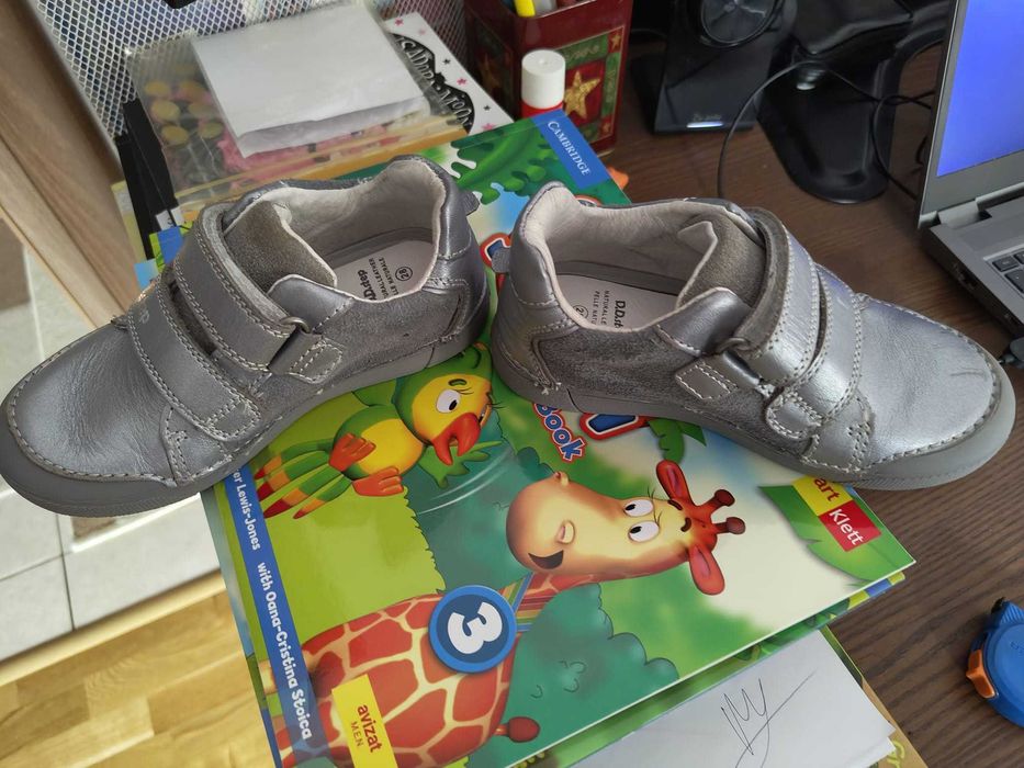 Vand pantofi DD Step fete mar 28 stare f buna, pret 140 lei