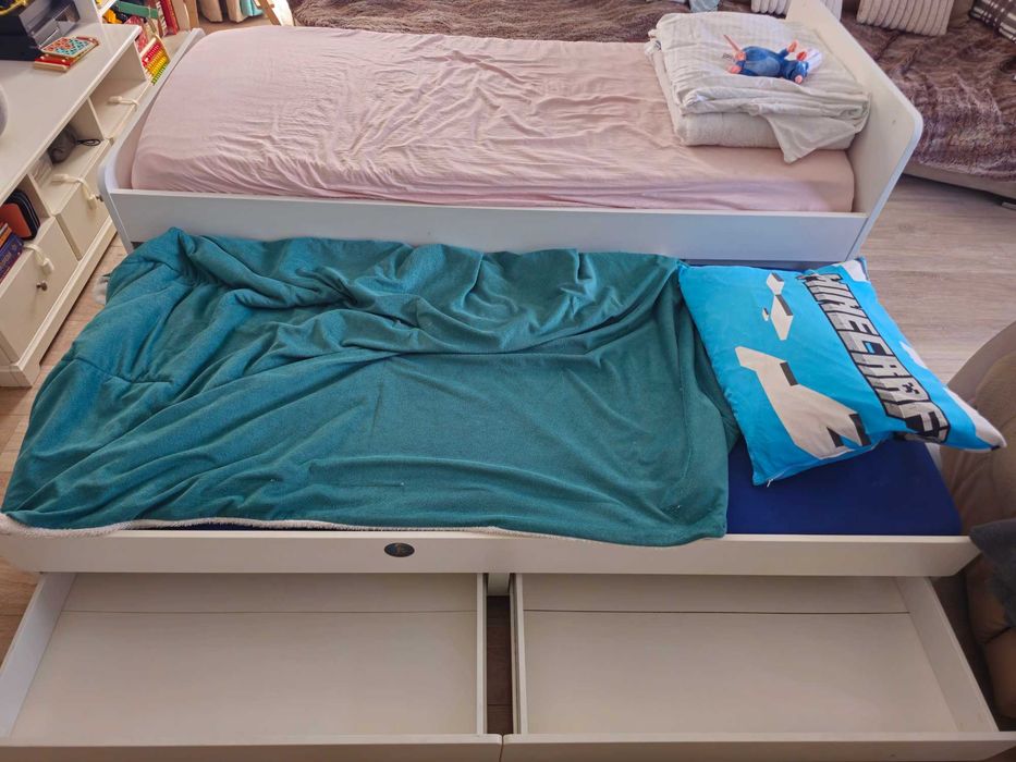 Pat extensibil pentru copii 200x90 cm, cu 2 saltele și 2 sertare. 850 lei lej