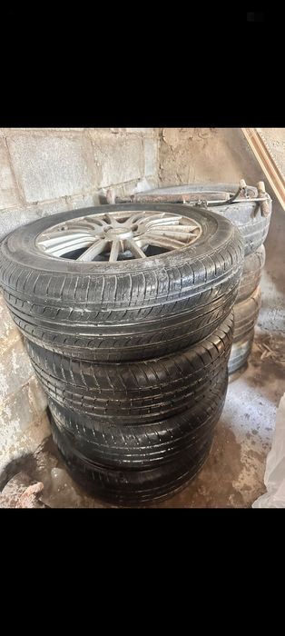 Продам комплект резины с дисками