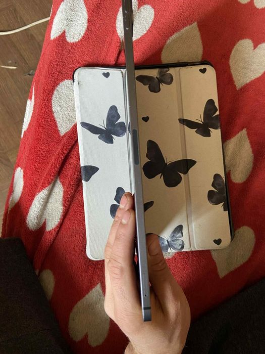 Vând schimb iPad pro 11 inch generația a 2-a cu 256 GB și RAM 6 GB