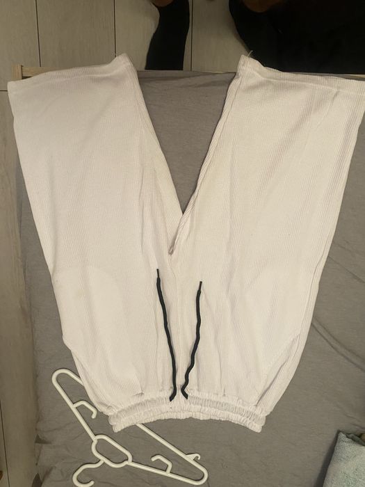 Pantaloni trei-sferturi femei