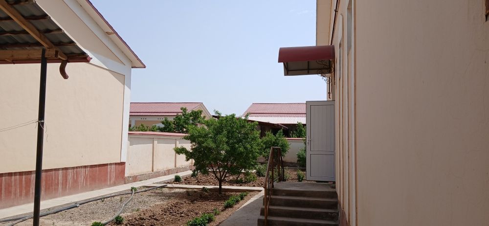 Namunali Katej sotiladi 6 sotix yeri bor  2017 yil qurilgan