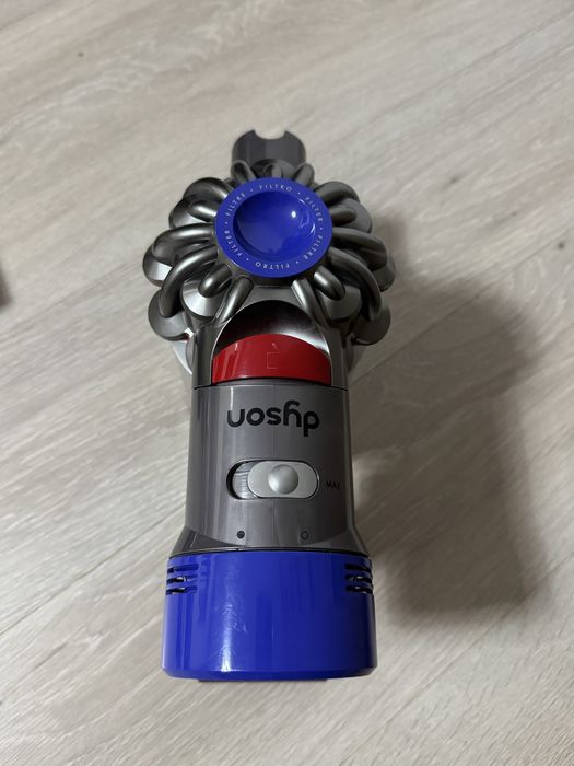 Aspirator Dyson V8